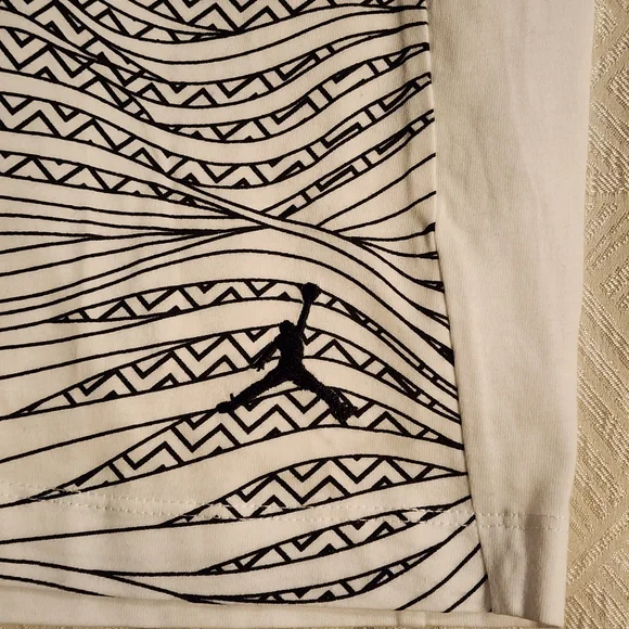 NIKE Jordan Women's White and Black Patterned Tank Top NWT Sz S - Picture 2 of 5